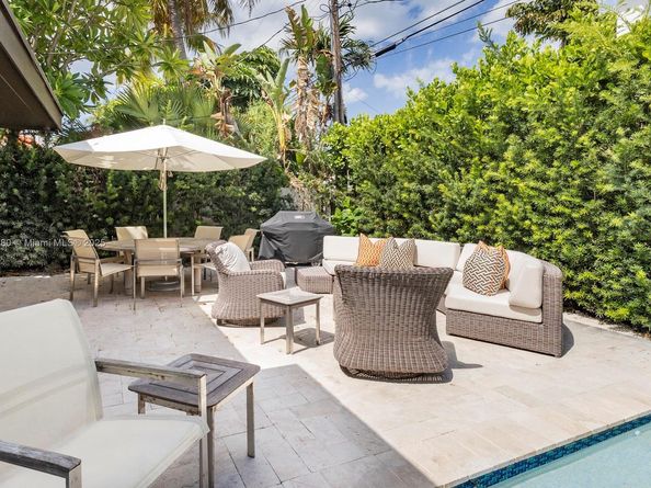 677 Hampton Ln, Key Biscayne FL 33149