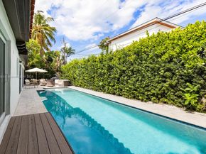 677 Hampton Ln, Key Biscayne FL 33149