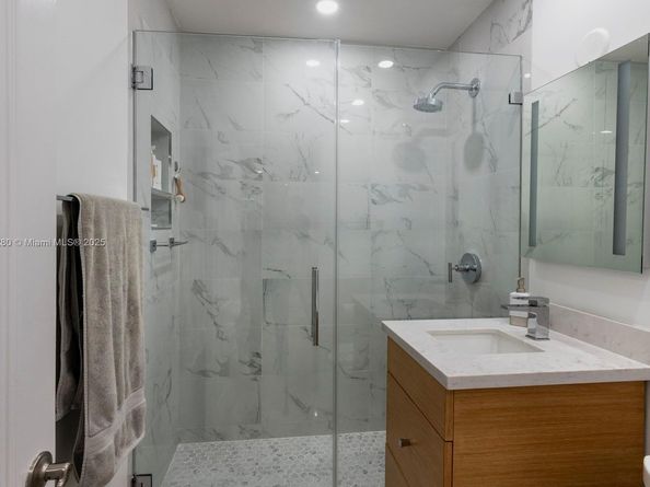 677 Hampton Ln, Key Biscayne FL 33149