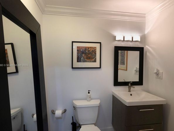 677 Hampton Ln, Key Biscayne FL 33149