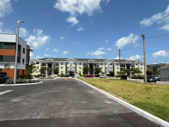 1812 NW 64th St, Miami FL 33147