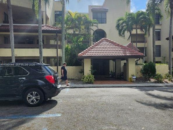 8810 SW 123rd Ct M103, Miami FL 33186