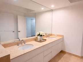 848 Brickell Key Dr 905, Miami FL 33131