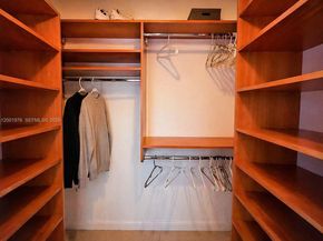 848 Brickell Key Dr 905, Miami FL 33131