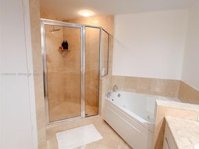 848 Brickell Key Dr 905, Miami FL 33131