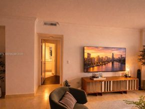 848 Brickell Key Dr 905, Miami FL 33131