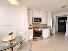 848 Brickell Key Dr 905, Miami FL 33131