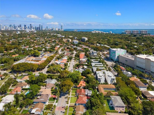 2501 SW 27 St 2, Miami FL 33133