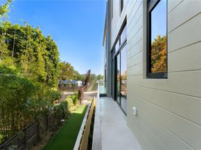 2501 SW 27 St 2, Miami FL 33133