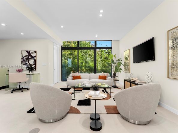 2501 SW 27 St 2, Miami FL 33133