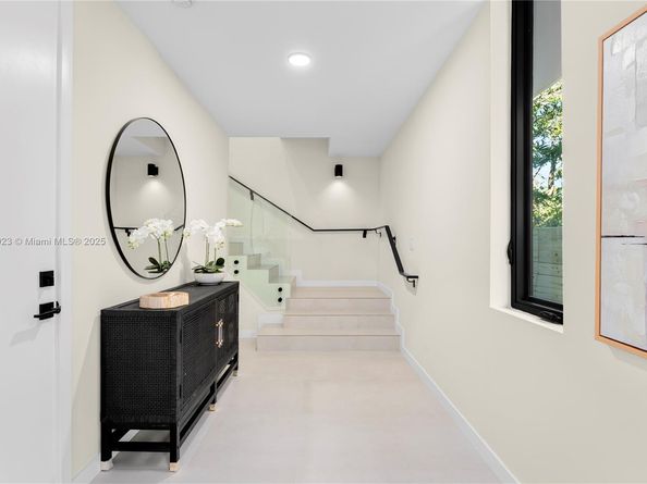 2501 SW 27 St 2, Miami FL 33133
