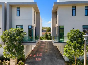 2501 SW 27 St