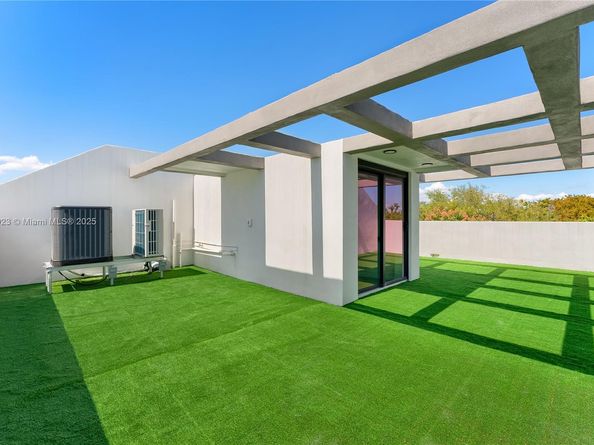 2501 SW 27 St 2, Miami FL 33133