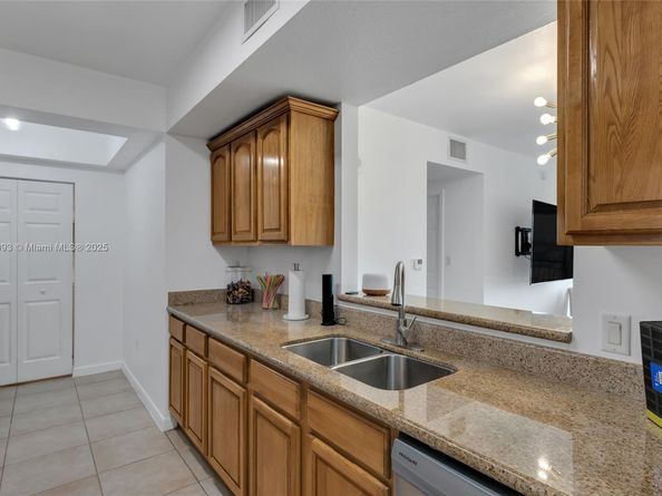 4242 NW 2nd St 807, Miami FL 33126