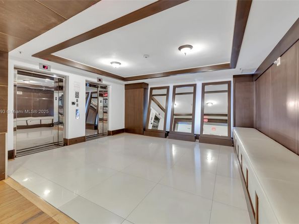 4242 NW 2nd St 807, Miami FL 33126