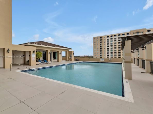 4242 NW 2nd St 807, Miami FL 33126