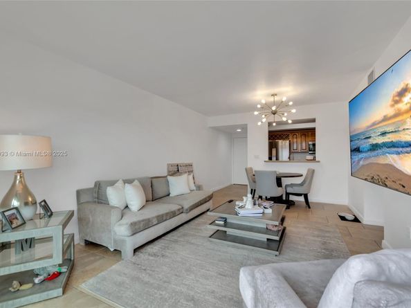 4242 NW 2nd St 807, Miami FL 33126