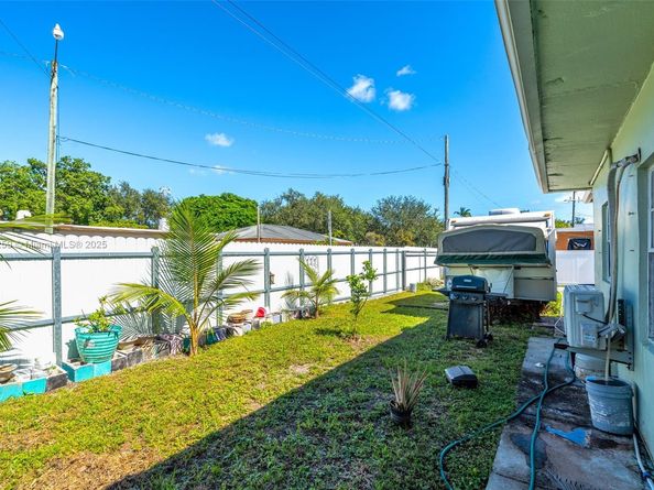 844 NW 15th Ave, Fort Lauderdale FL 33311