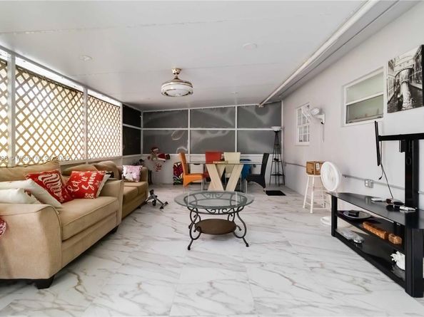 6515 SW 19th St, Miramar FL 33023