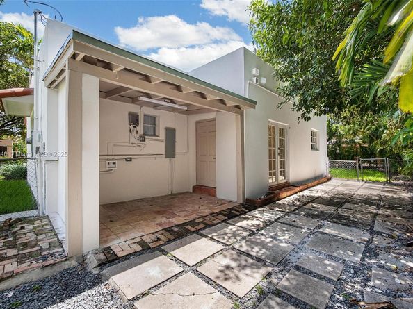 820 Lorca St, Coral Gables FL 33134