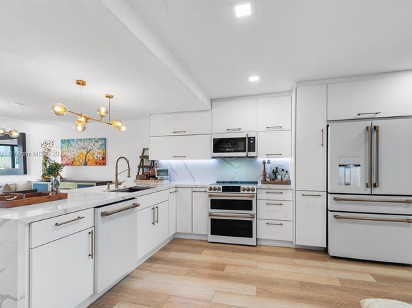 4000 NE 168th St 113B, North Miami Beach FL 33160