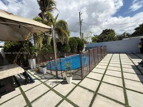 625 E 8th Ln, Hialeah FL 33010