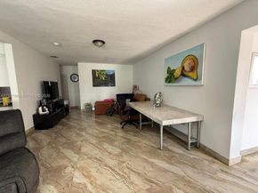 625 E 8th Ln, Hialeah FL 33010