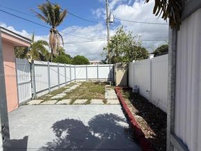 625 E 8th Ln, Hialeah FL 33010