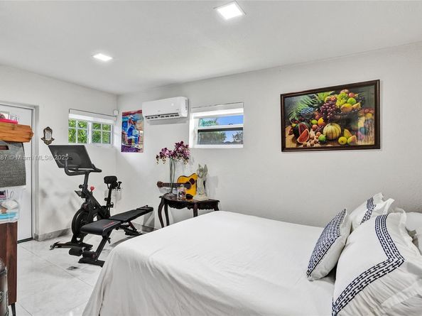 3401 SW 114th Ct, Miami FL 33165