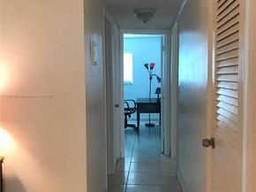 581 Blue Heron Dr 122B, Hallandale Beach FL 33009
