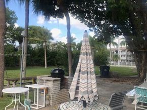 581 Blue Heron Dr 122B, Hallandale Beach FL 33009