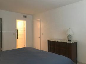 581 Blue Heron Dr 122B, Hallandale Beach FL 33009