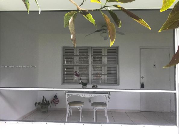 581 Blue Heron Dr 122B, Hallandale Beach FL 33009