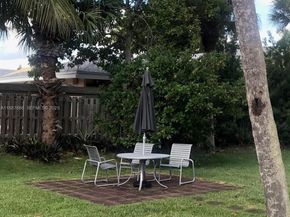 581 Blue Heron Dr 122B, Hallandale Beach FL 33009