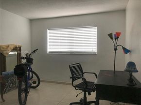581 Blue Heron Dr 122B, Hallandale Beach FL 33009