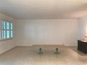 581 Blue Heron Dr 122B, Hallandale Beach FL 33009