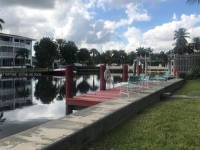 581 Blue Heron Dr 122B, Hallandale Beach FL 33009