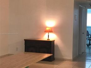 581 Blue Heron Dr 122B, Hallandale Beach FL 33009