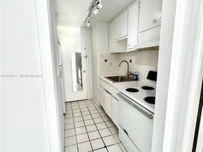 880 NE 69th St 14H, Miami FL 33138