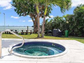 880 NE 69th St 14H, Miami FL 33138