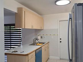 8541 NW 7th St 32, Miami FL 33126