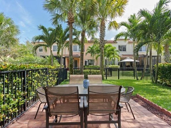 2086 Foxtail View Ct, West Palm Beach FL 33411