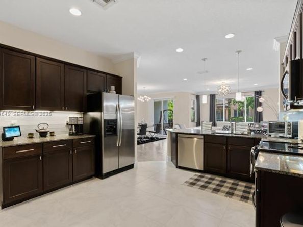 2086 Foxtail View Ct, West Palm Beach FL 33411