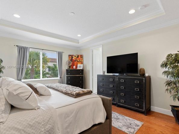 2086 Foxtail View Ct, West Palm Beach FL 33411