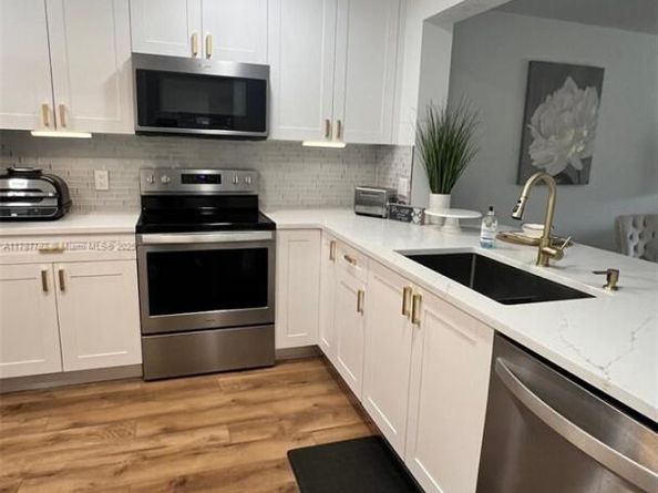 12500 SW 6th St 413N, Pembroke Pines FL 33027