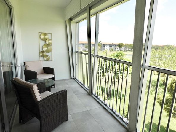 12500 SW 6th St 413N, Pembroke Pines FL 33027