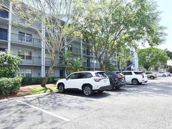 12500 SW 6th St 413N, Pembroke Pines FL 33027