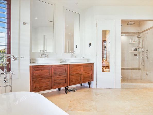 365 Gulf Rd, Key Biscayne FL 33149