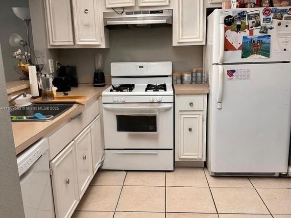 17911 NW 68th Ave N207, Hialeah FL 33015