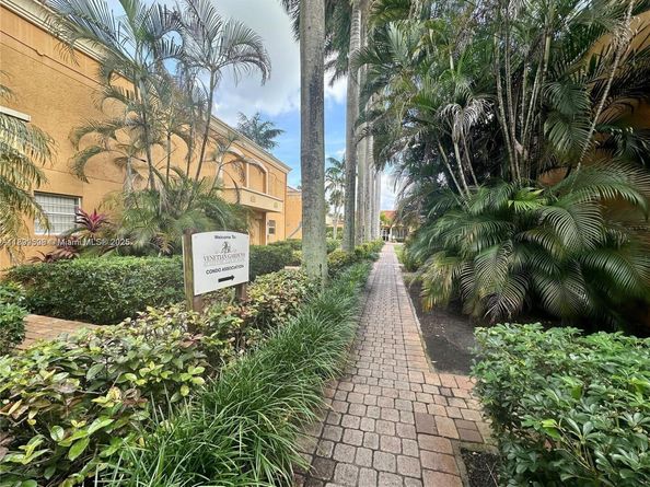 17911 NW 68th Ave N207, Hialeah FL 33015